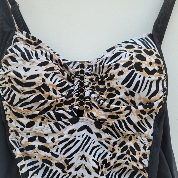 Sunshine Zone Hardware Front Shirred One Piece Style 6108 Big Cat Animal Print - Picture 7 of 10